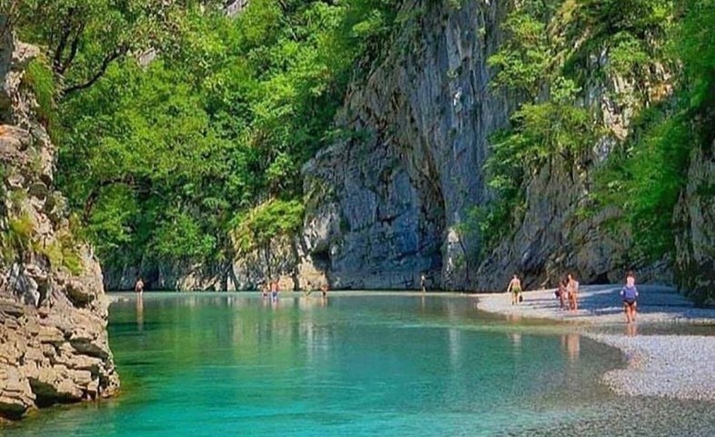 Sunbathing and boat trip in lake koman 