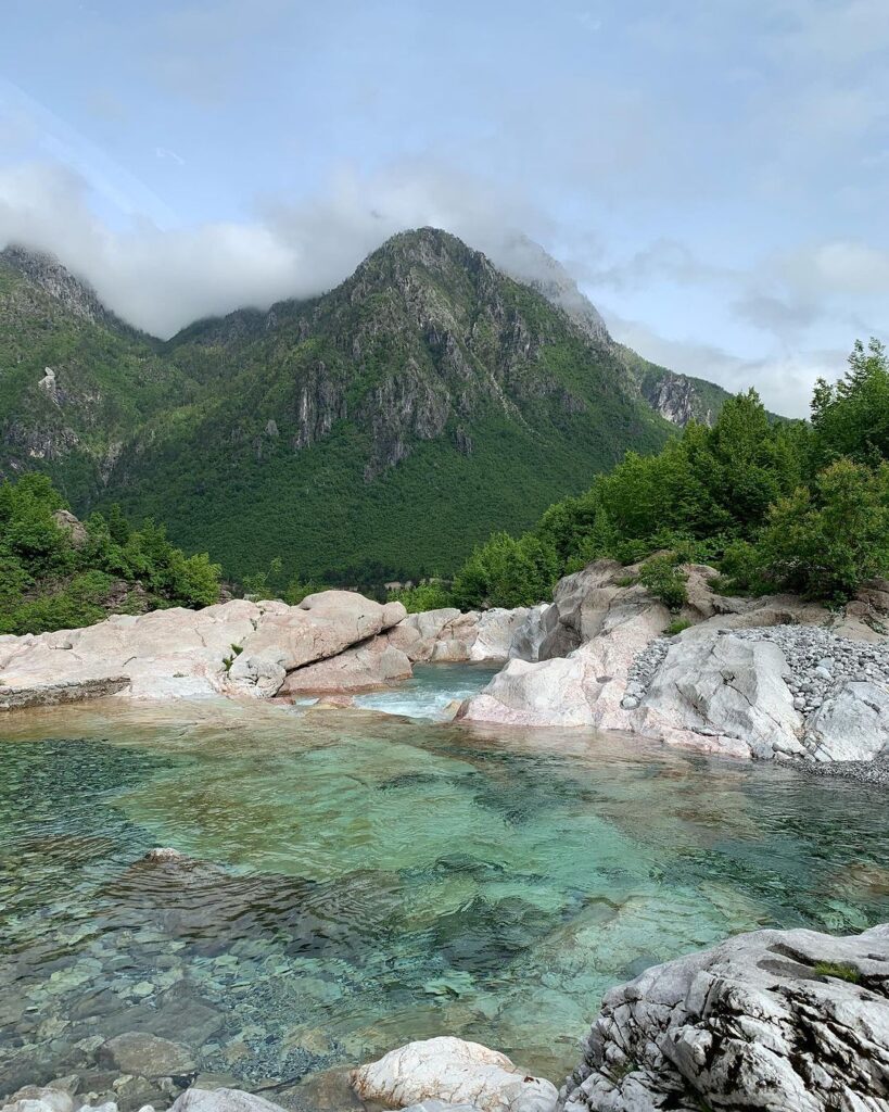 crystal clear waters of theth river